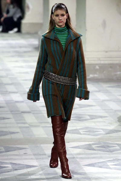 Look 11